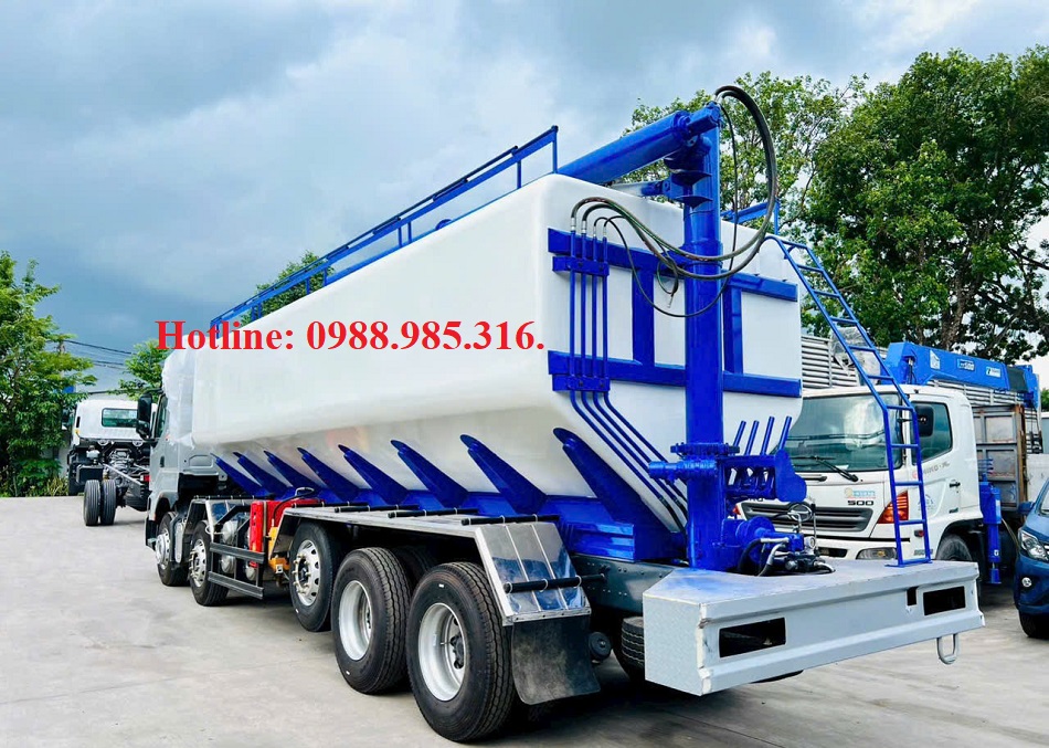 XE CHỞ THỨC ĂN CHĂN NUÔI 5 CHÂN (XE BỒN CHỞ CÁM) - 32 KHỐI